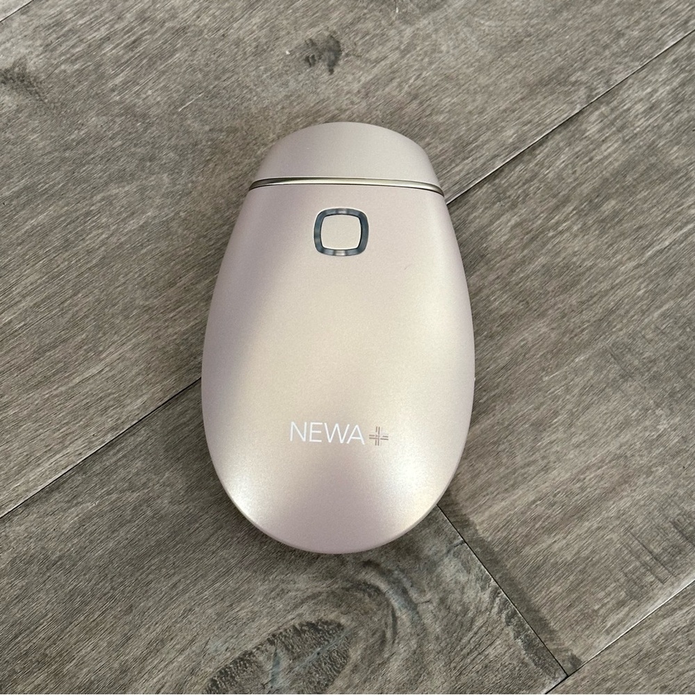 NEWA+ Wireless Edition - RF Wrinkle Reduction Device With 1 Newa Lift Gel - Picture 2 of 4